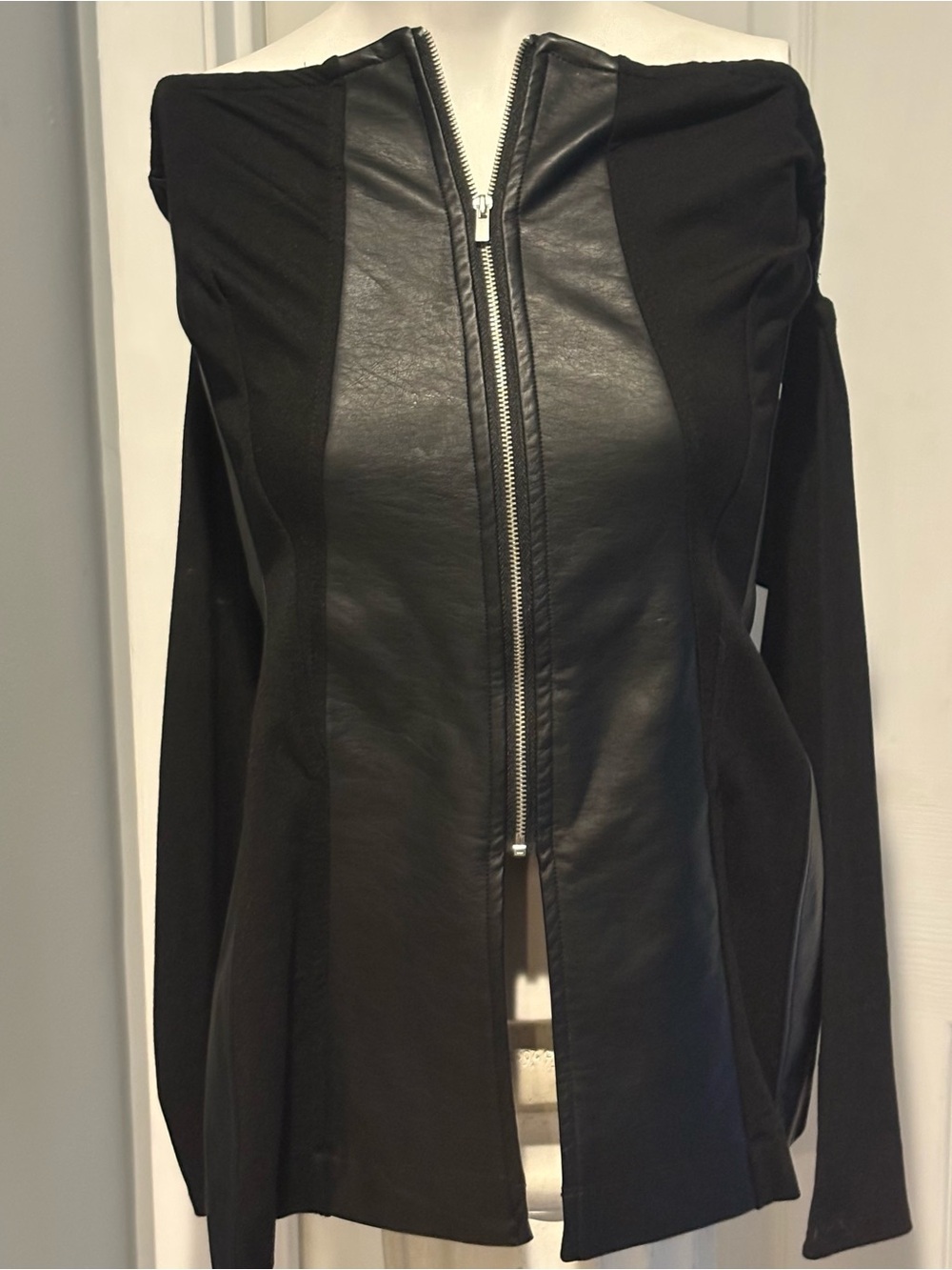 Women's Venus Strapless Black Zip-Front Faux-Leather Panel w/sleeves S/14
